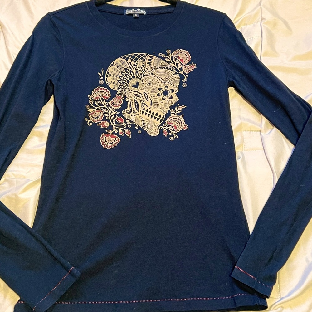 Long sleeve skull tee